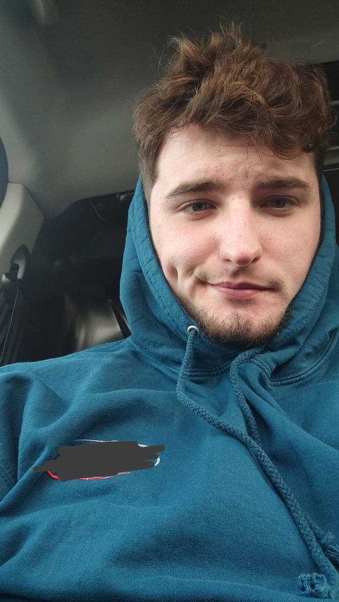 Laurent - Annonce gay à Estaimpuis Profil de Laurent, 22 ans, Annonce gay à Estaimpuis (Hainaut)