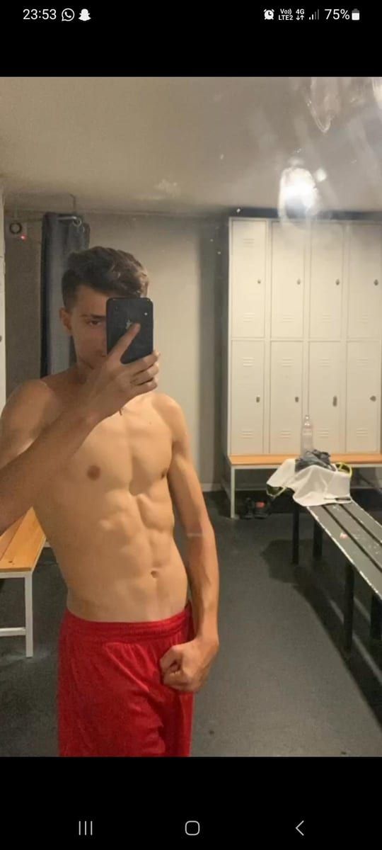 Profil de Elliott, 25 ans, Annonce gay à Woluwe-Saint-Lambert (Bruxelles-Capitale)