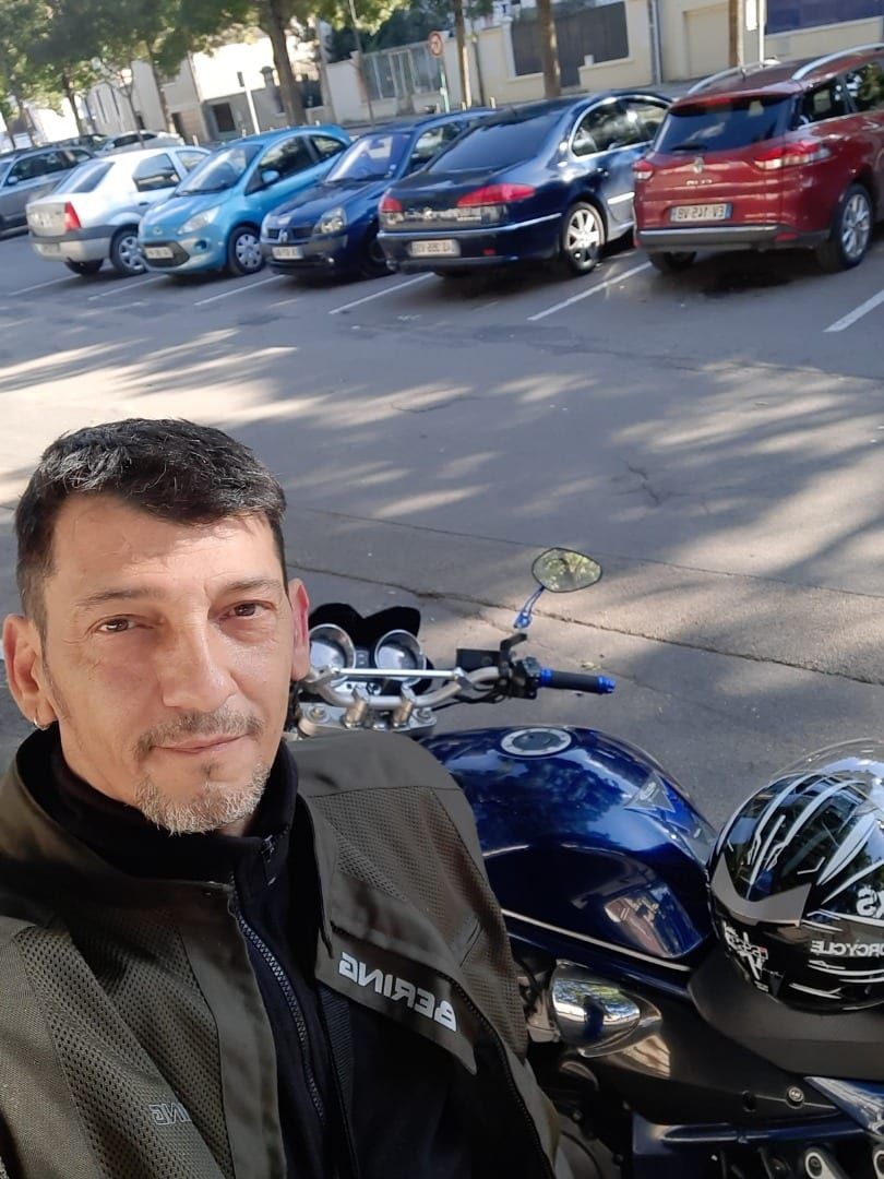 Cheun - Annonce gay à Châtelet Profil de Cheun, 35 ans, Annonce gay à Châtelet (Hainaut)