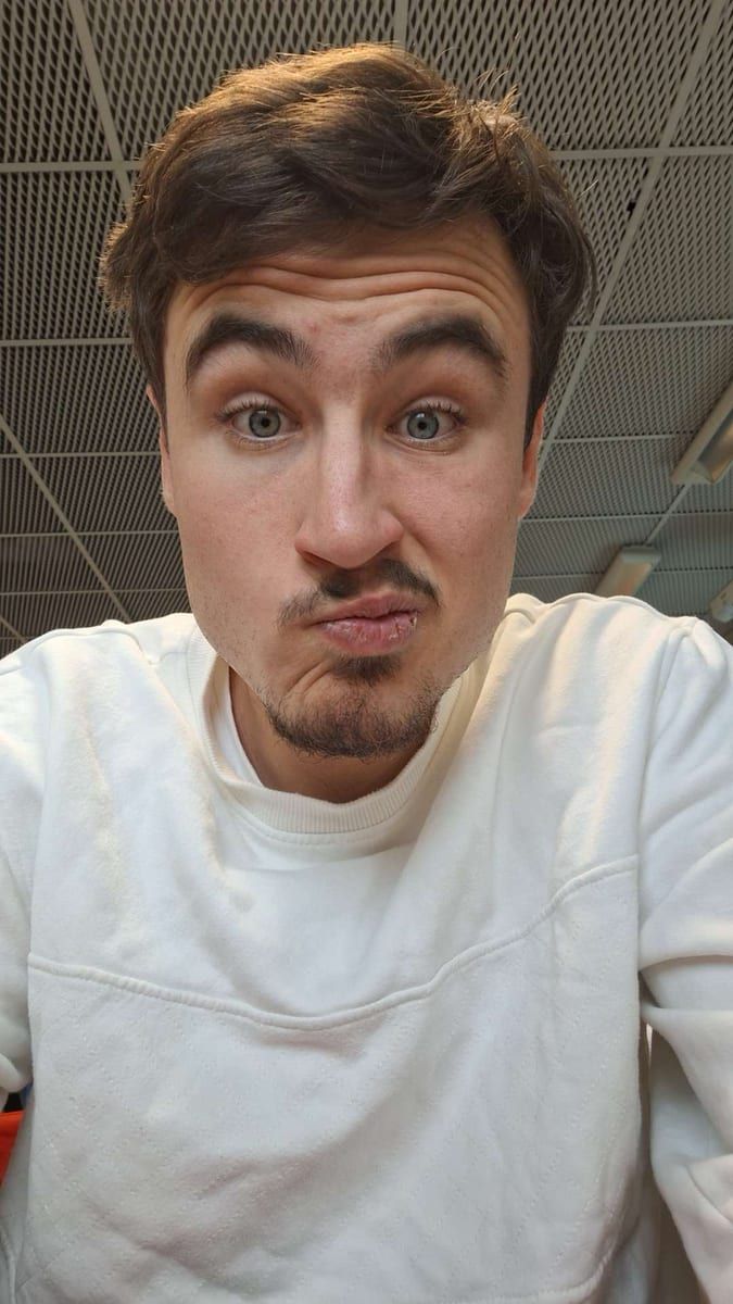 Edric - Annonce gay à Mouscron Profil de Edric, 23 ans, Annonce gay à Mouscron (Hainaut)