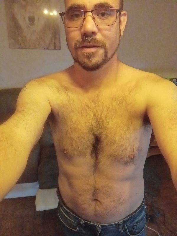Kelan - Annonce gay à Mouscron Profil de Kelan, 43 ans, Annonce gay à Mouscron (Hainaut)