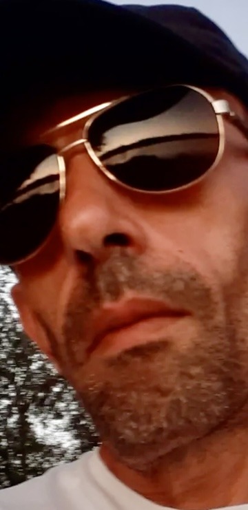 Elhad - Annonce gay à Estaimpuis Profil de Elhad, 38 ans, Annonce gay à Estaimpuis (Hainaut)